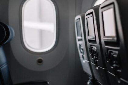 plane, seats, window, aviation, aircraft, commercial, travel, airport, air travel, boeing, phone wallpaper, adventure, aesthetic wallpaper, iphone wallpaper